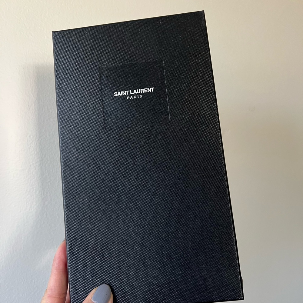 Saint Laurent YSL logo Cassandra Long Zip Wallet Black And Gold - Picture 9 of 12